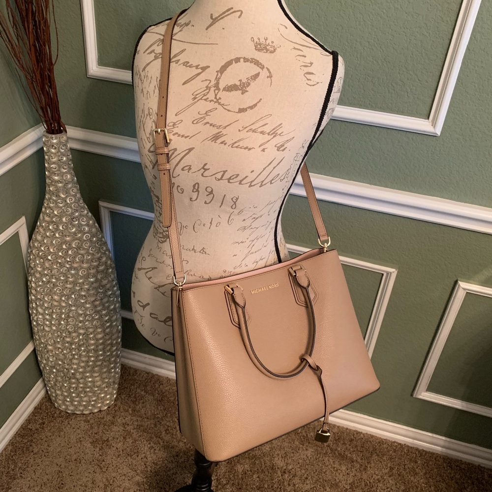 Michael Kors crossbody!